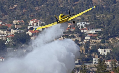 Speed, maneuverability and a large payload make Air Tractor AT-802F aircraft exceptionally well suited for fighting fires in wildland-urban interface areas. Photo Amnon Ziv